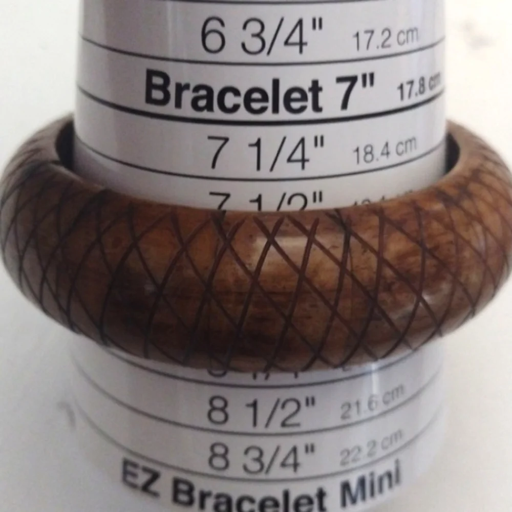 VINTAGE AUTHENTIC SHADES OF BROWN CARVED WOODEN BONE BANGLE 7.5